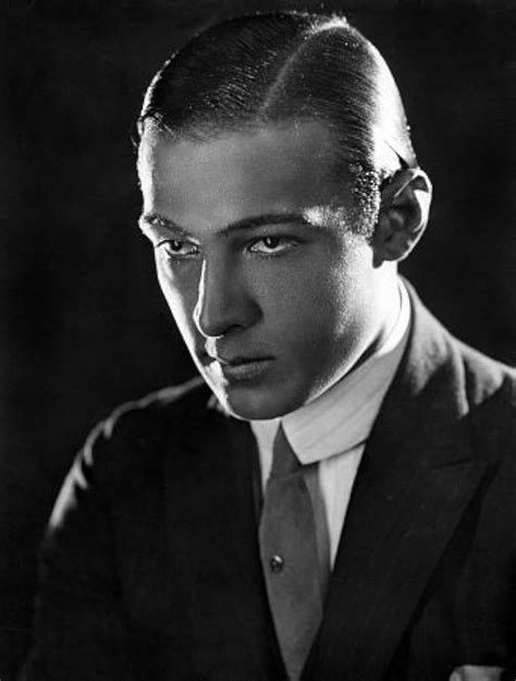 1,254 Rudolph Valentino Photos & High